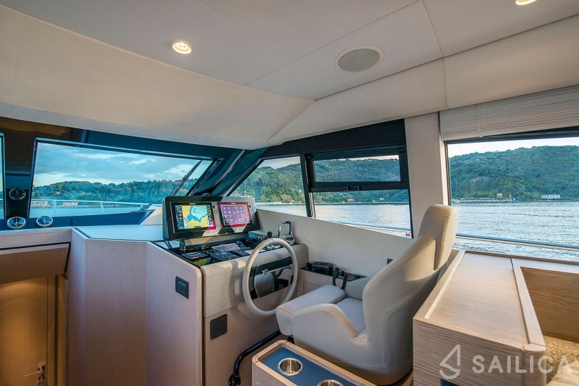 Ferretti 500 - Yacht Charter Sailica