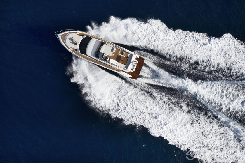 Ferretti 500 - Yacht Charter Sailica