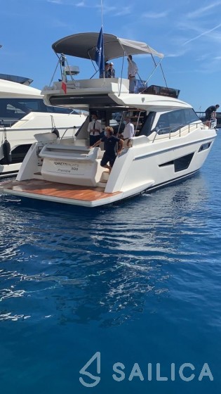 Ferretti 500 - Yacht Charter Sailica