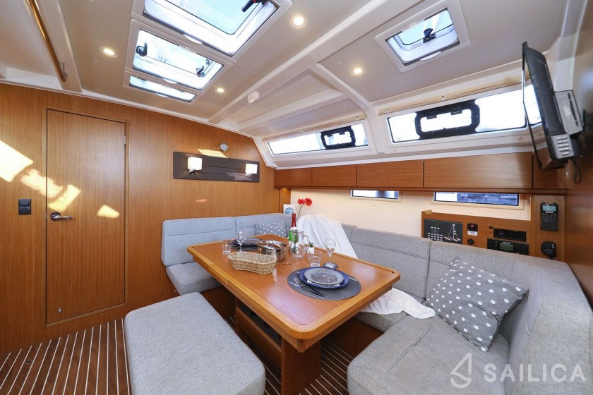 Bavaria 46 Cruiser - Yacht Charter Sailica