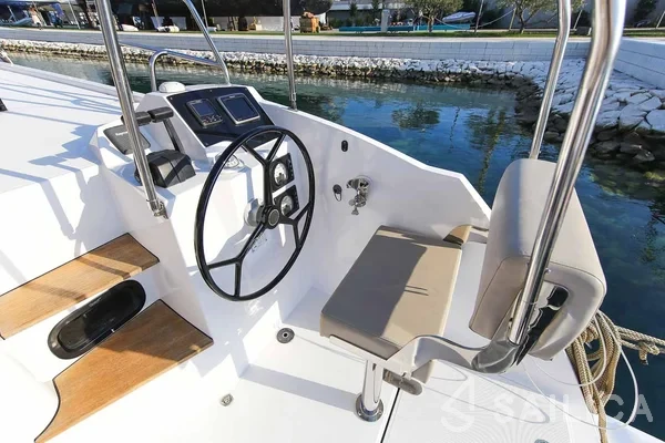 Nautitech 40 open NEW - 4 + 2 cab. - Yacht Charter Sailica