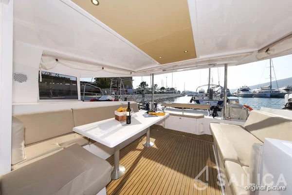 Nautitech 40 open NEW - 4 + 2 cab. - Yacht Charter Sailica
