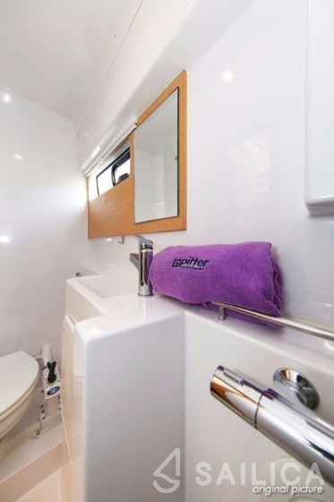 Nautitech 40 open NEW - 4 + 2 cab. - Yacht Charter Sailica