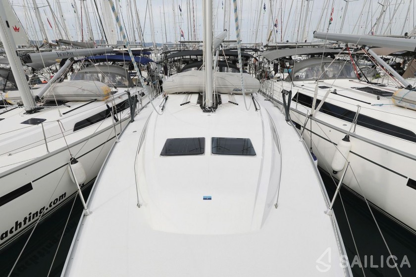 Bavaria 46 Cruiser - Yacht Charter Sailica