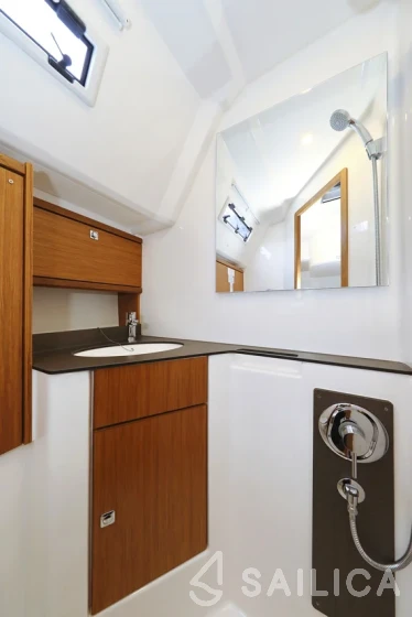 Bavaria 46 Cruiser - Yacht Charter Sailica