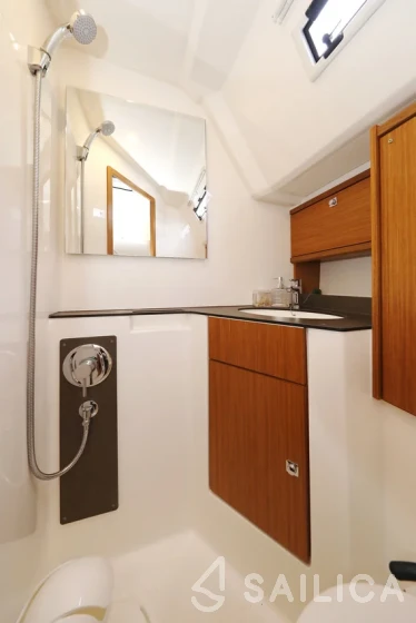 Bavaria 46 Cruiser - Yacht Charter Sailica