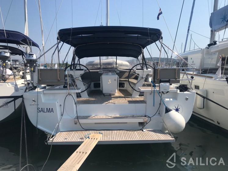 Oceanis 51.1 - Yacht Charter Sailica