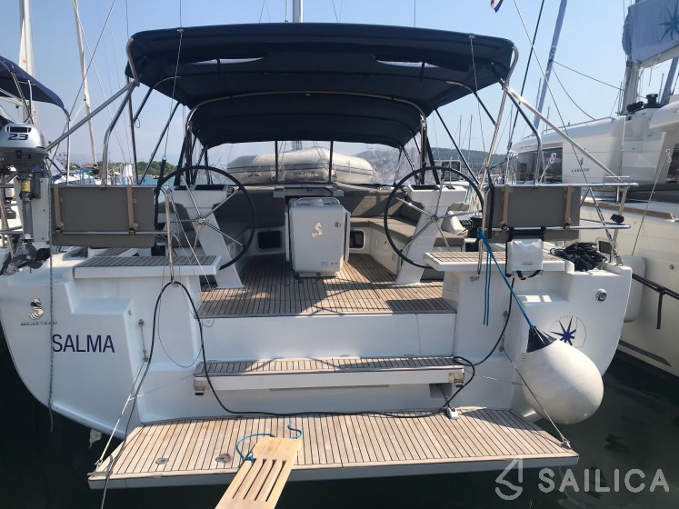 Oceanis 51.1 - Yacht Charter Sailica