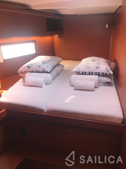 Oceanis 51.1 - Yacht Charter Sailica
