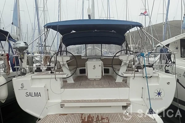 Oceanis 51.1 - Yacht Charter Sailica