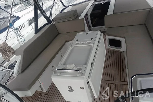 Oceanis 51.1 - Yacht Charter Sailica