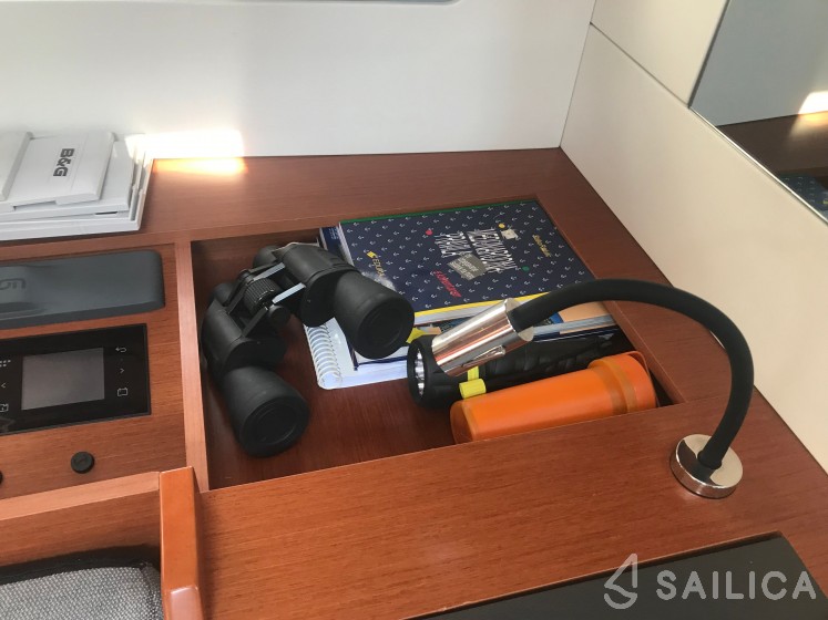 Oceanis 51.1 - Yacht Charter Sailica