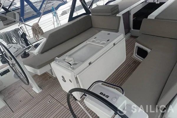 Oceanis 51.1 - Yacht Charter Sailica