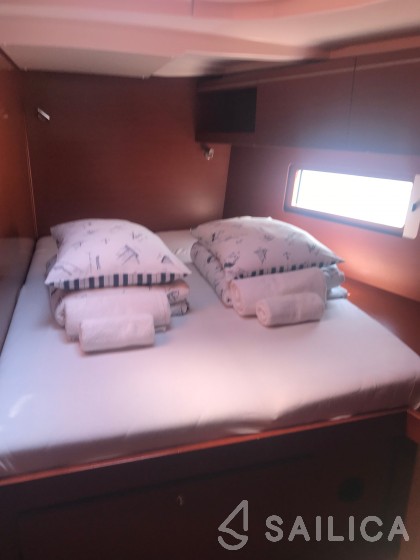 Oceanis 51.1 - Yacht Charter Sailica