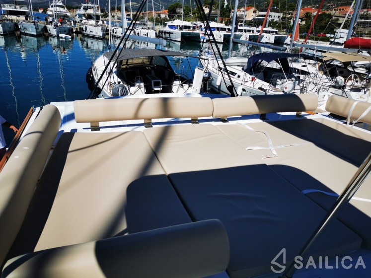 Bali Catspace - Yacht Charter Sailica