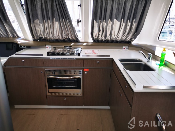 Bali Catspace - Yacht Charter Sailica