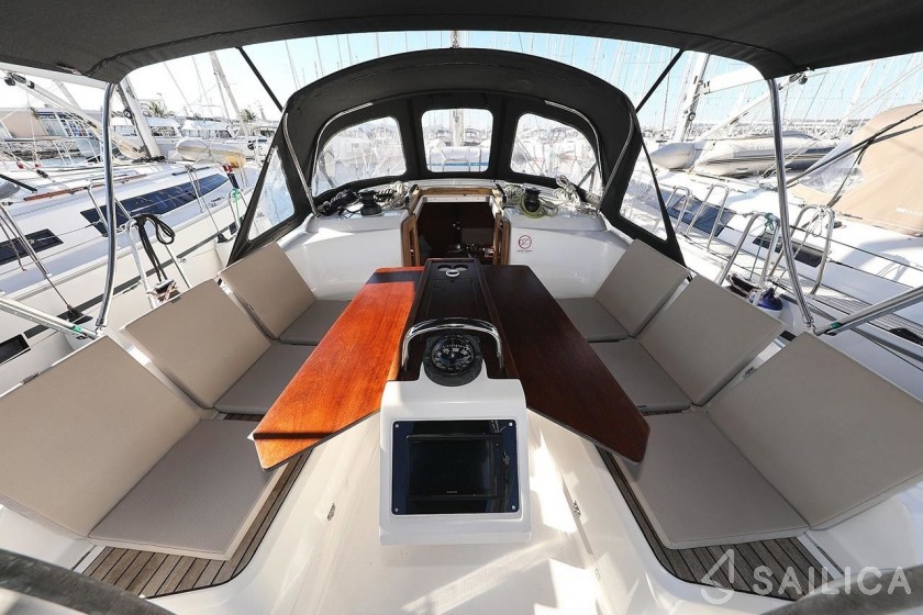 Bavaria 37 Cruiser - Yacht Charter Sailica