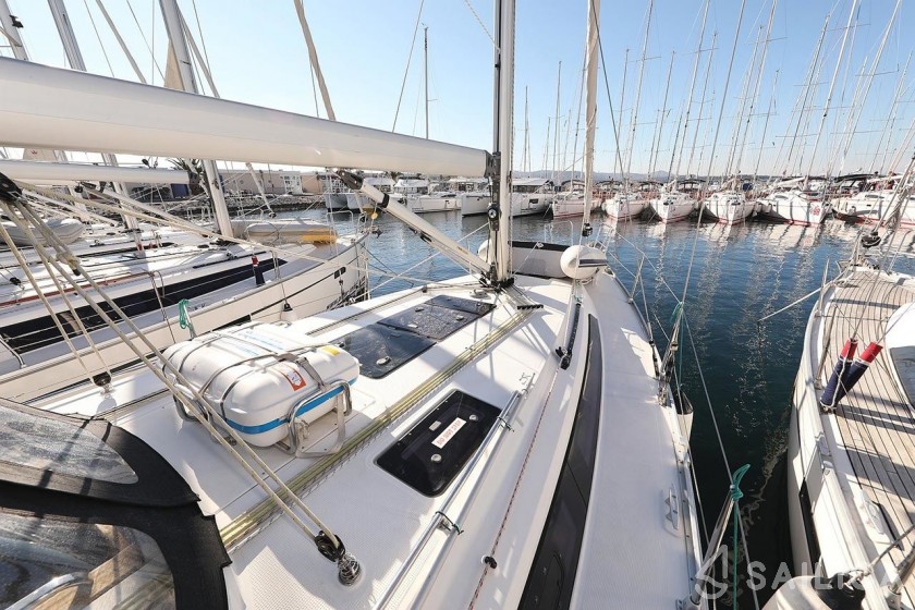 Bavaria 37 Cruiser - Yacht Charter Sailica