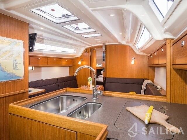 Bavaria 37 Cruiser - Yacht Charter Sailica