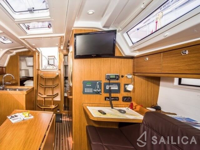Bavaria 37 Cruiser - Yacht Charter Sailica