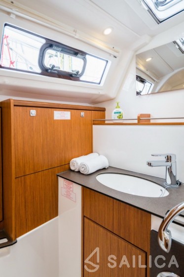 Bavaria 37 Cruiser - Yacht Charter Sailica