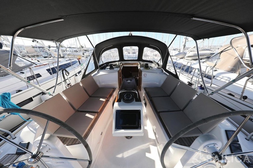 Bavaria 37 Cruiser - Yacht Charter Sailica