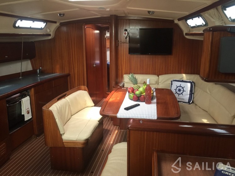 Bavaria 44 - Yacht Charter Sailica