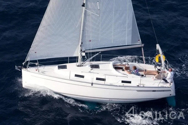 Bavaria 32 Cruiser - Yacht Charter Sailica