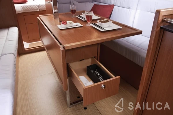 Bavaria 32 Cruiser - Yacht Charter Sailica