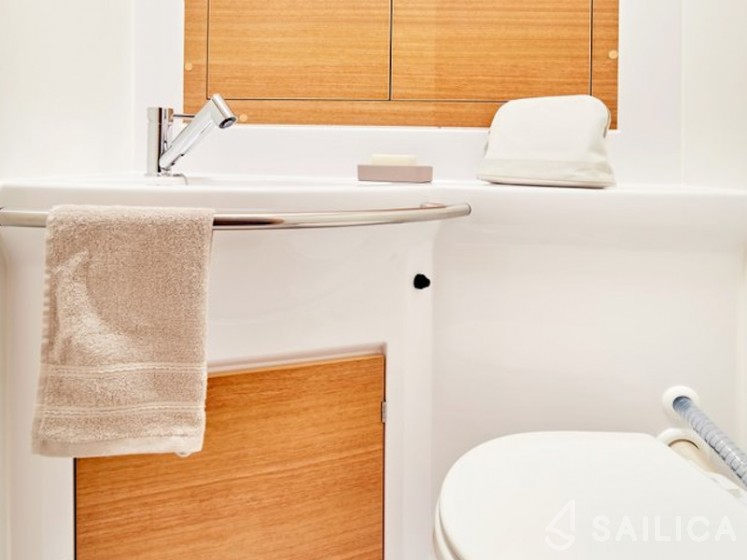 Elan Impression 40.1 - Yacht Charter Sailica