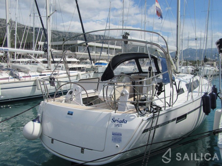 Bavaria 37 Cruiser - Yacht Charter Sailica