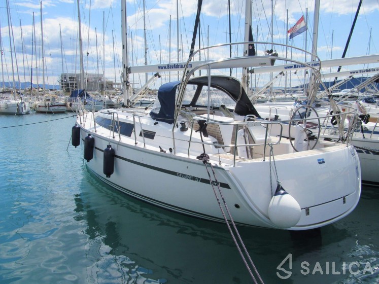 Bavaria 37 Cruiser - Yacht Charter Sailica