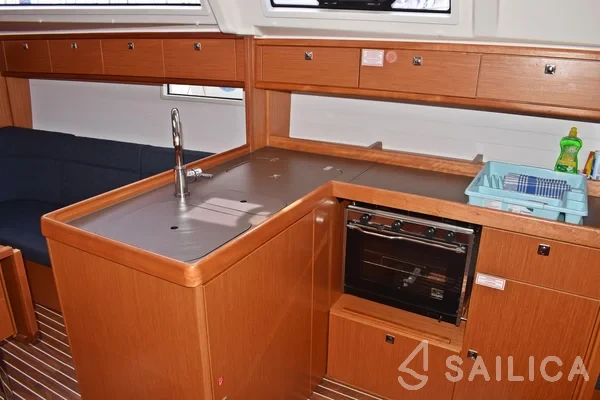 Bavaria 37 Cruiser - Yacht Charter Sailica