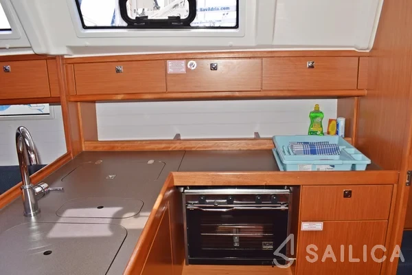 Bavaria 37 Cruiser - Yacht Charter Sailica