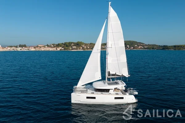 Lagoon 40 - Yacht Charter Sailica