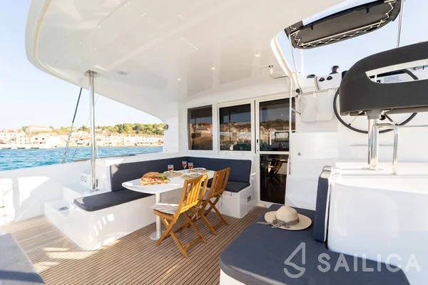Lagoon 40 - Yacht Charter Sailica