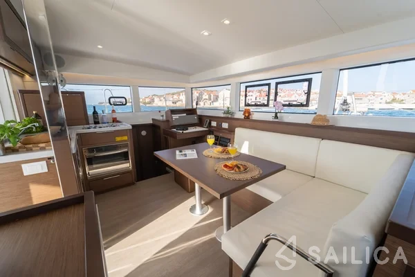 Lagoon 40 - Yacht Charter Sailica