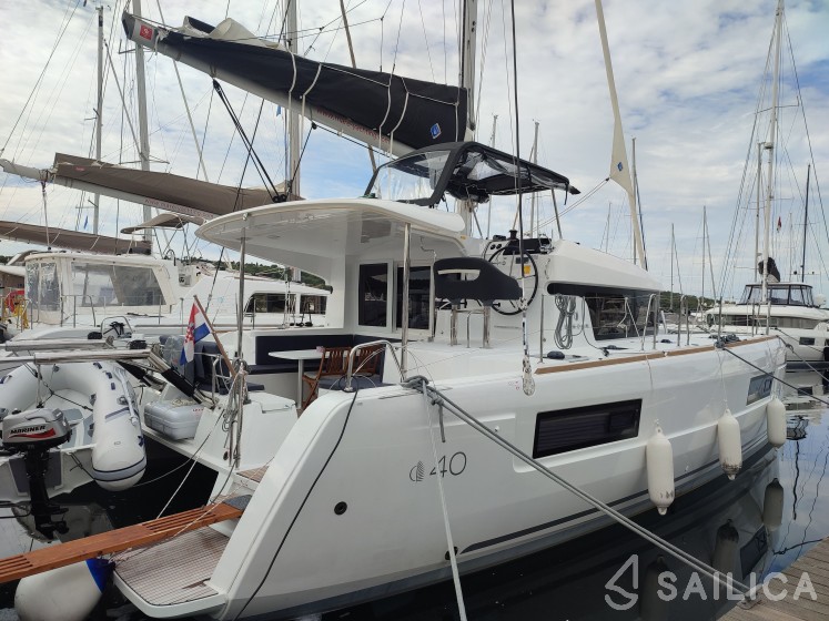 Lagoon 40 - Yacht Charter Sailica