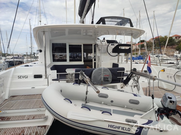 Lagoon 40 - Yacht Charter Sailica