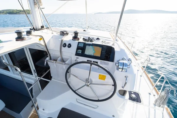 Lagoon 40 - Yacht Charter Sailica
