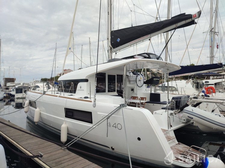 Lagoon 40 - Yacht Charter Sailica