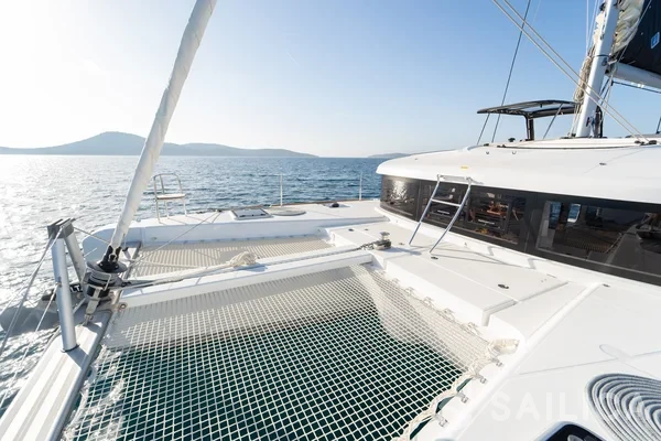 Lagoon 40 - Yacht Charter Sailica
