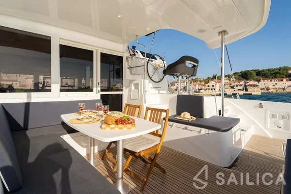 Lagoon 40 - Yacht Charter Sailica