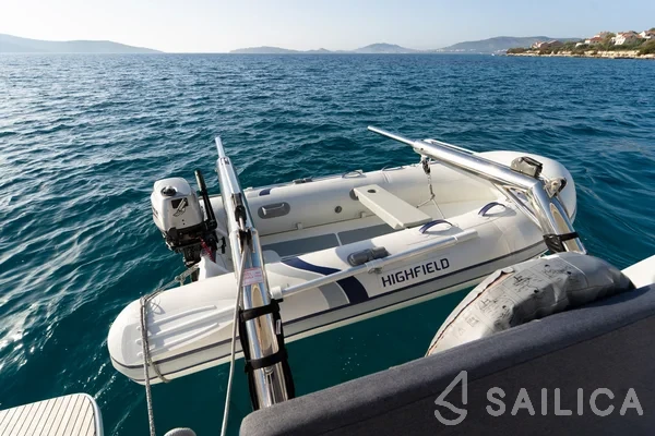 Lagoon 40 - Yacht Charter Sailica