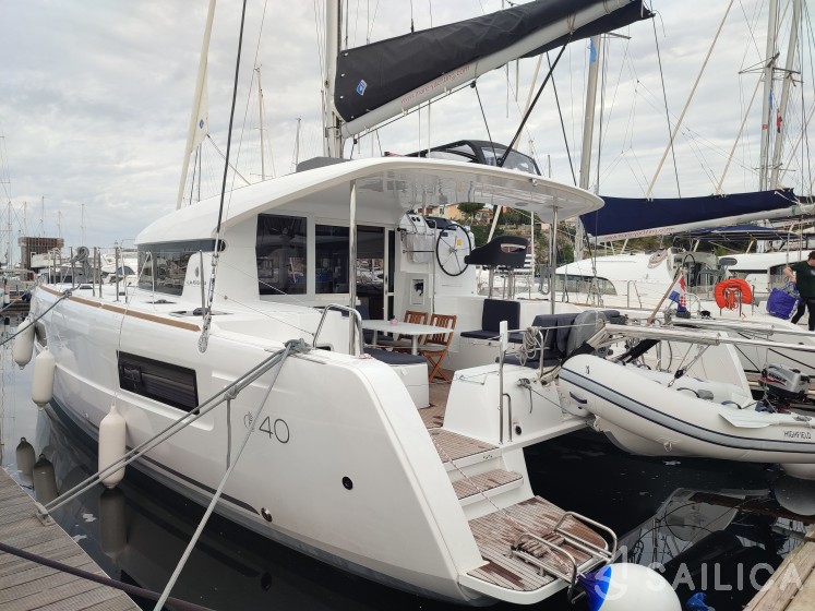 Lagoon 40 - Yacht Charter Sailica