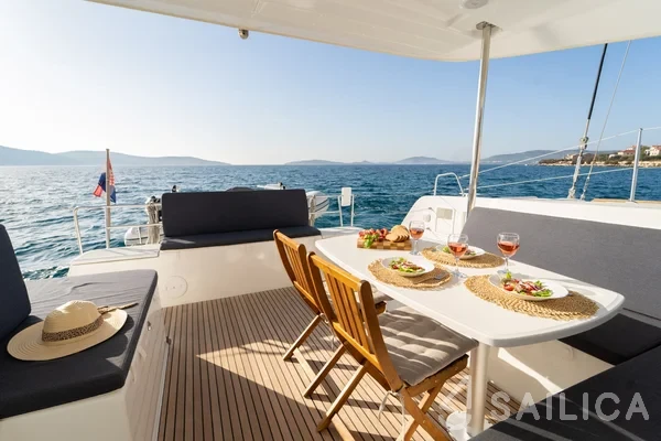 Lagoon 40 - Yacht Charter Sailica