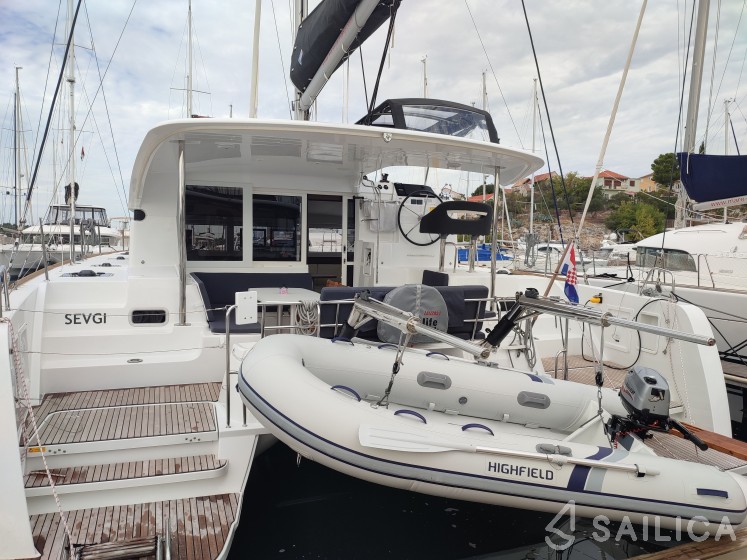 Lagoon 40 - Yacht Charter Sailica