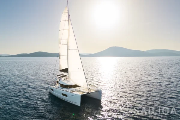 Lagoon 40 - Yacht Charter Sailica