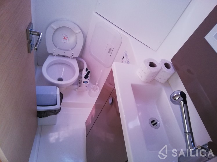 Lucia 40 - Yacht Charter Sailica