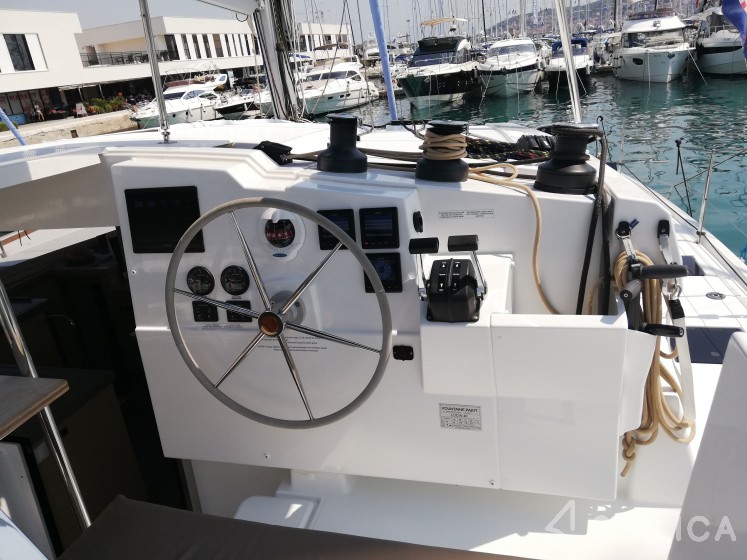 Lucia 40 - Yacht Charter Sailica